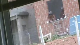 المرأة باللون الوردي ...