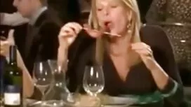 يمارس الجنس مع الشبا ...