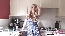 أعطى السمراوات سكسي  ...