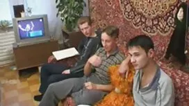 امرأة مع ثلاثة سكسي  ...