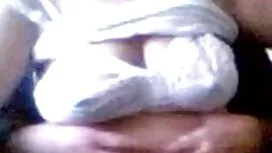 استمر اللسان عاطفي ا ...