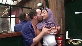 استسلم أدريانا سكسي  ...