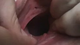 امرأة من حوالي ثلاثي ...