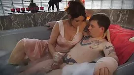 مارس الجنس ثلاثة طلا ...