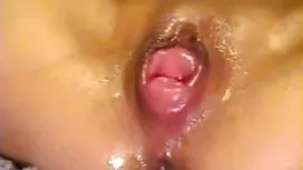 يستدعي صديقًا سكسي م ...