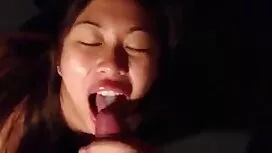 يجلس الجمال المحترق  ...