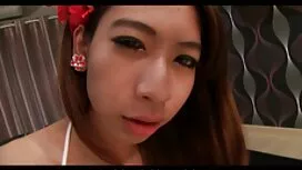 فتاة شابة جميلة دون  ...